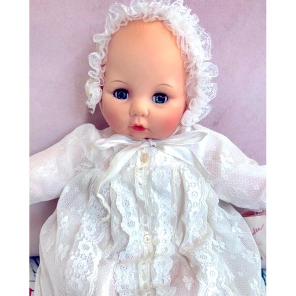 1975 Madame Alexander Victoria Baby Doll 23" Tagged Gown Bonnet‎ Sleep Eyes